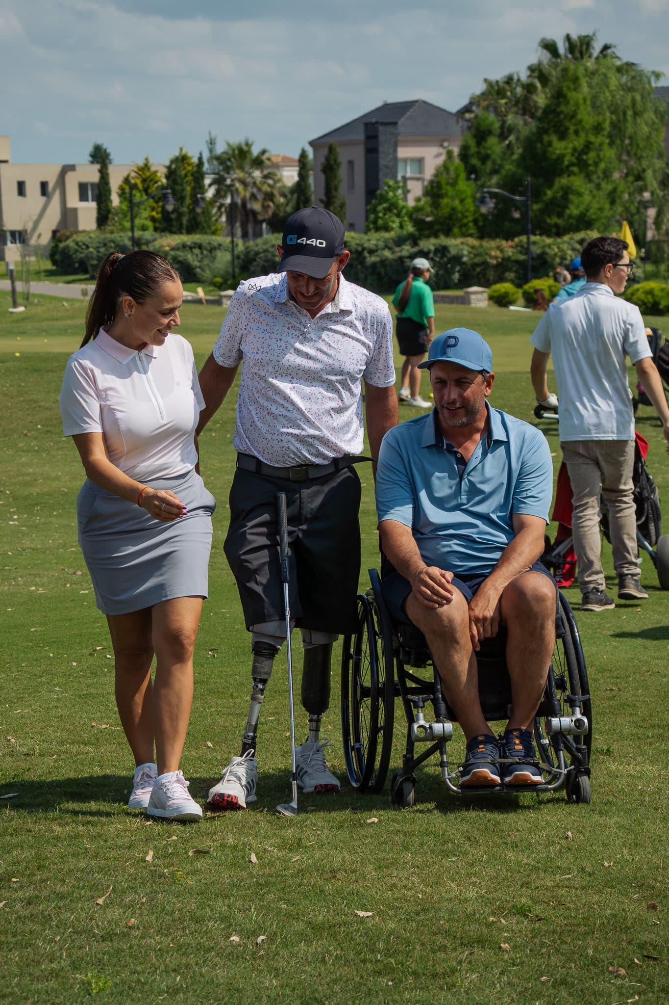 Nicolás Varas junto a Mariano Tubio y Juliana Dommel, directora de RRII y deportes de La Providencia Fotógrafa - Sabrina Guzzo 