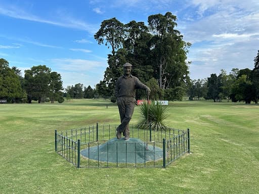 Estatua de Roberto De Vicenzo en el Ranelagh Golf CLub